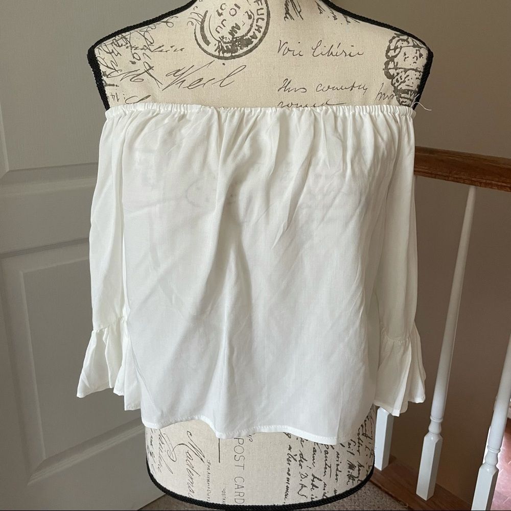 🍒 - 2 FOR $15! NWT Off-the-shoulder Blouse